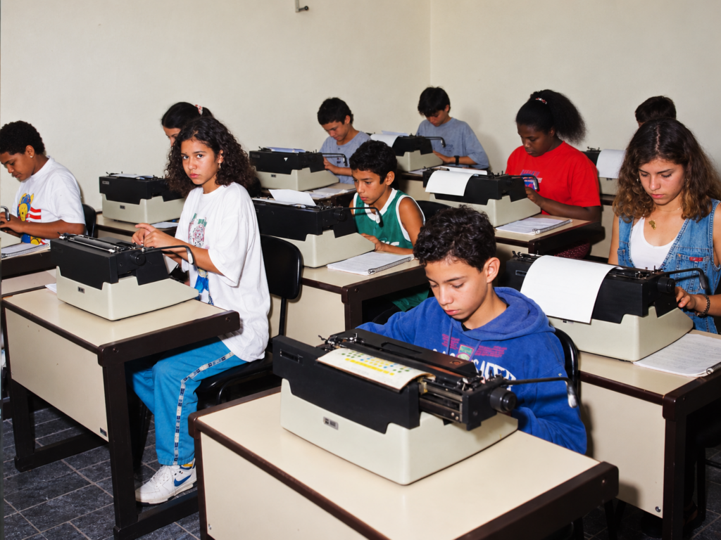 1997 - Jovens Aprendizes em Curso de Datilografia